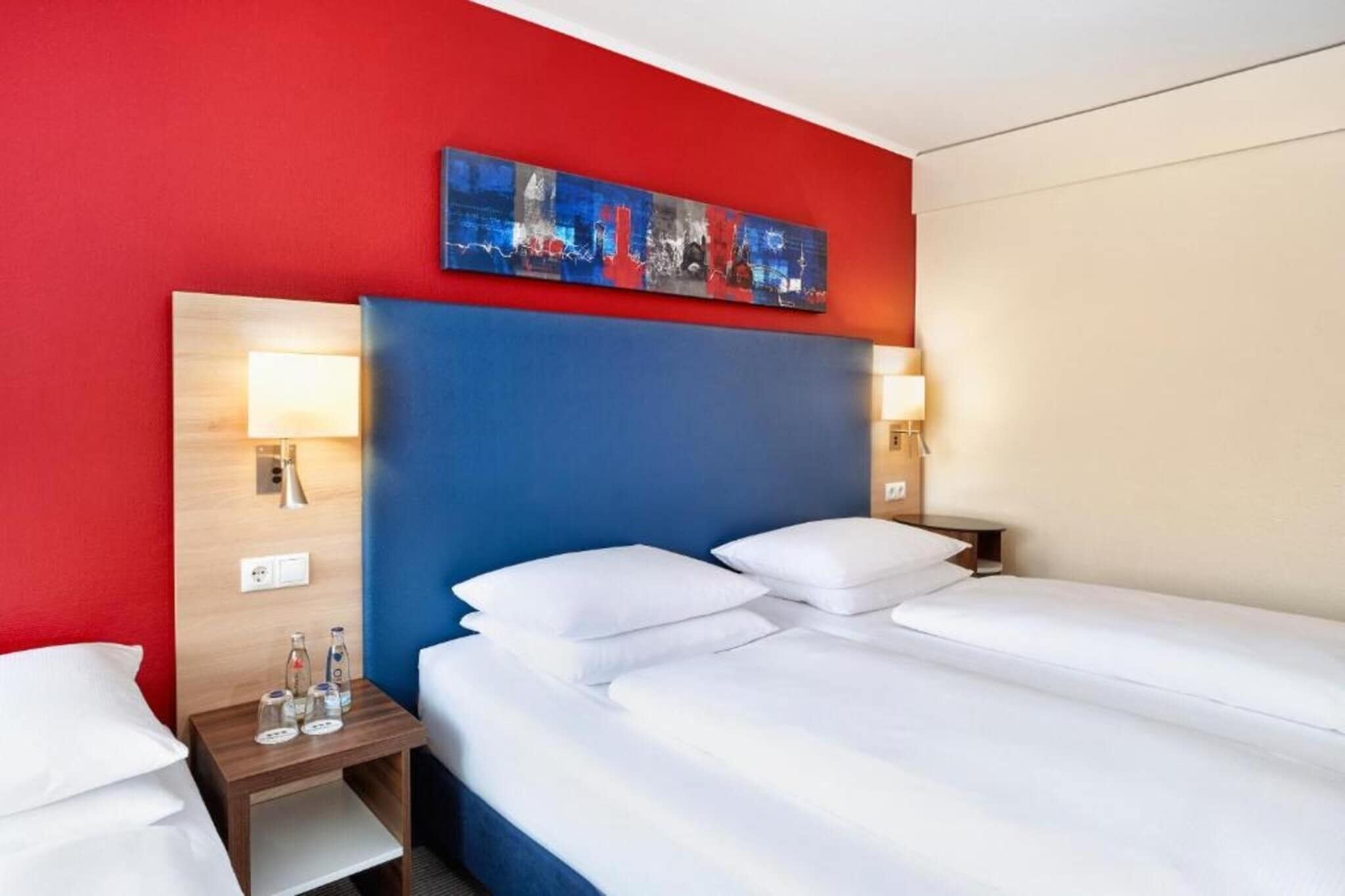 1 Schlafzimmer, Schreibtisch, Bügeleisen/Bügelbrett, Reisekinderbett