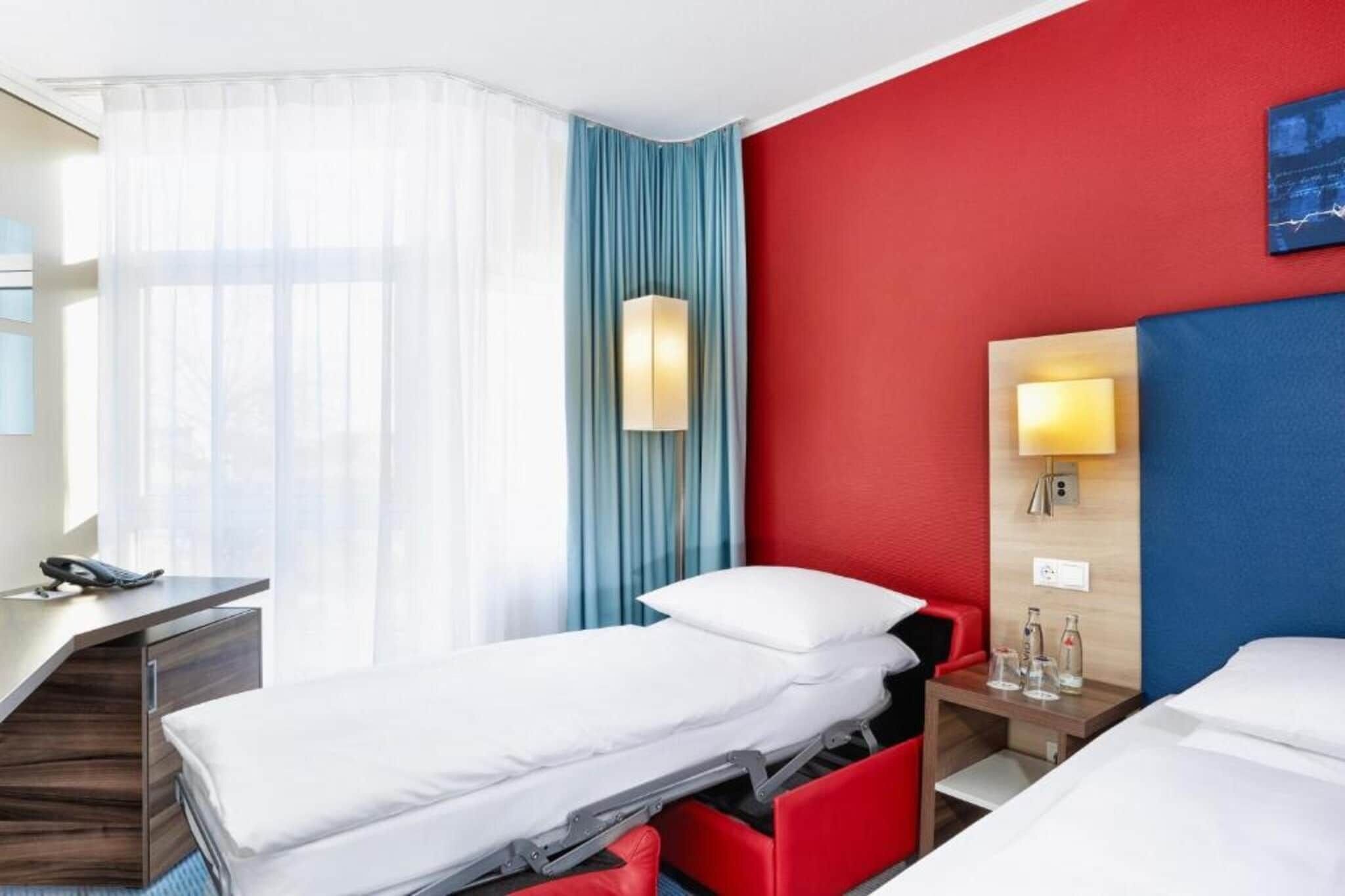 1 Schlafzimmer, Schreibtisch, Bügeleisen/Bügelbrett, Reisekinderbett