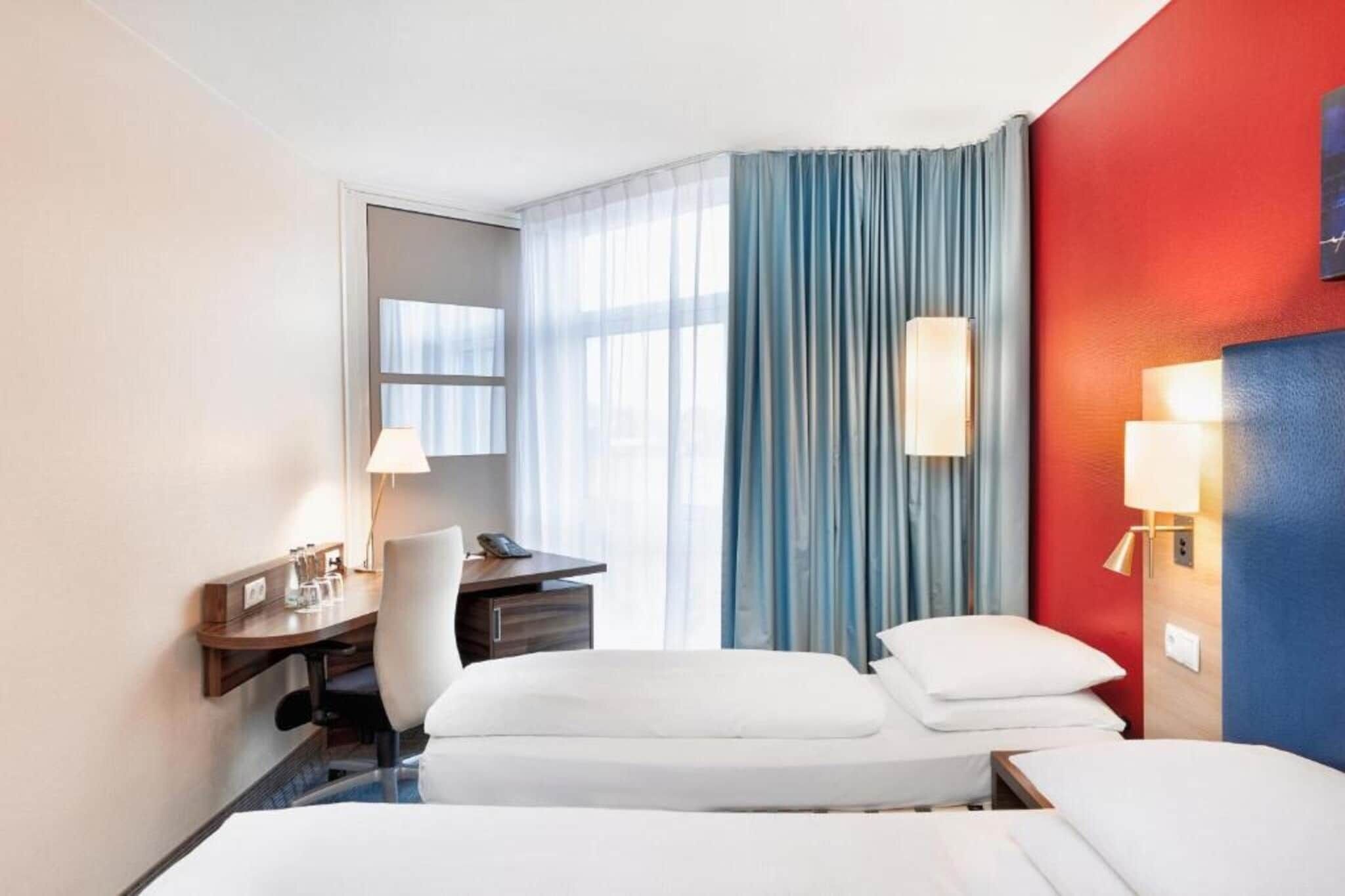 1 Schlafzimmer, Schreibtisch, Bügeleisen/Bügelbrett, Reisekinderbett
