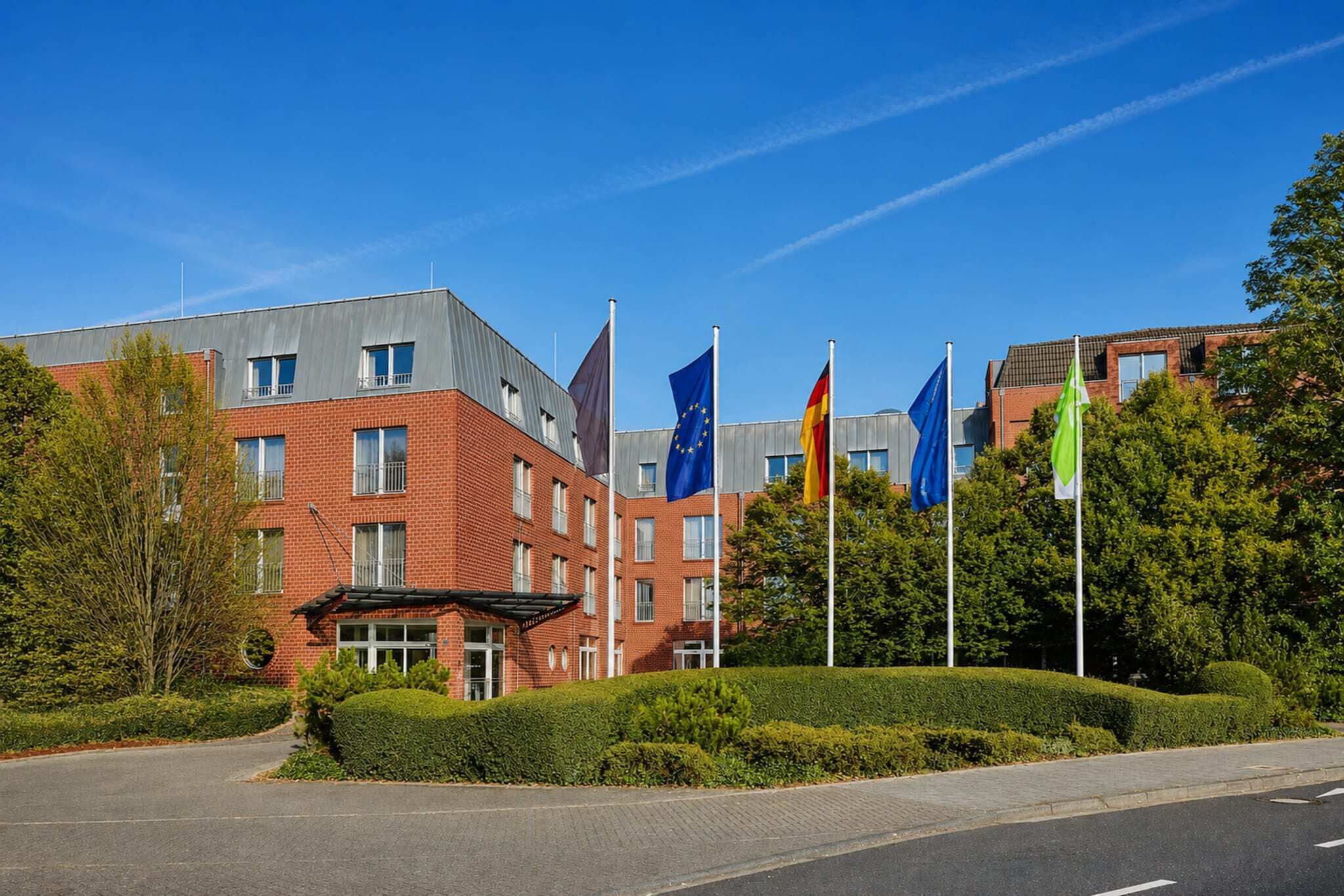 Hotel Exterior [summer]