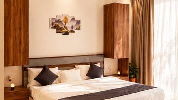 Deluxe Room, 1 Queen Bed, Patio, Beachside