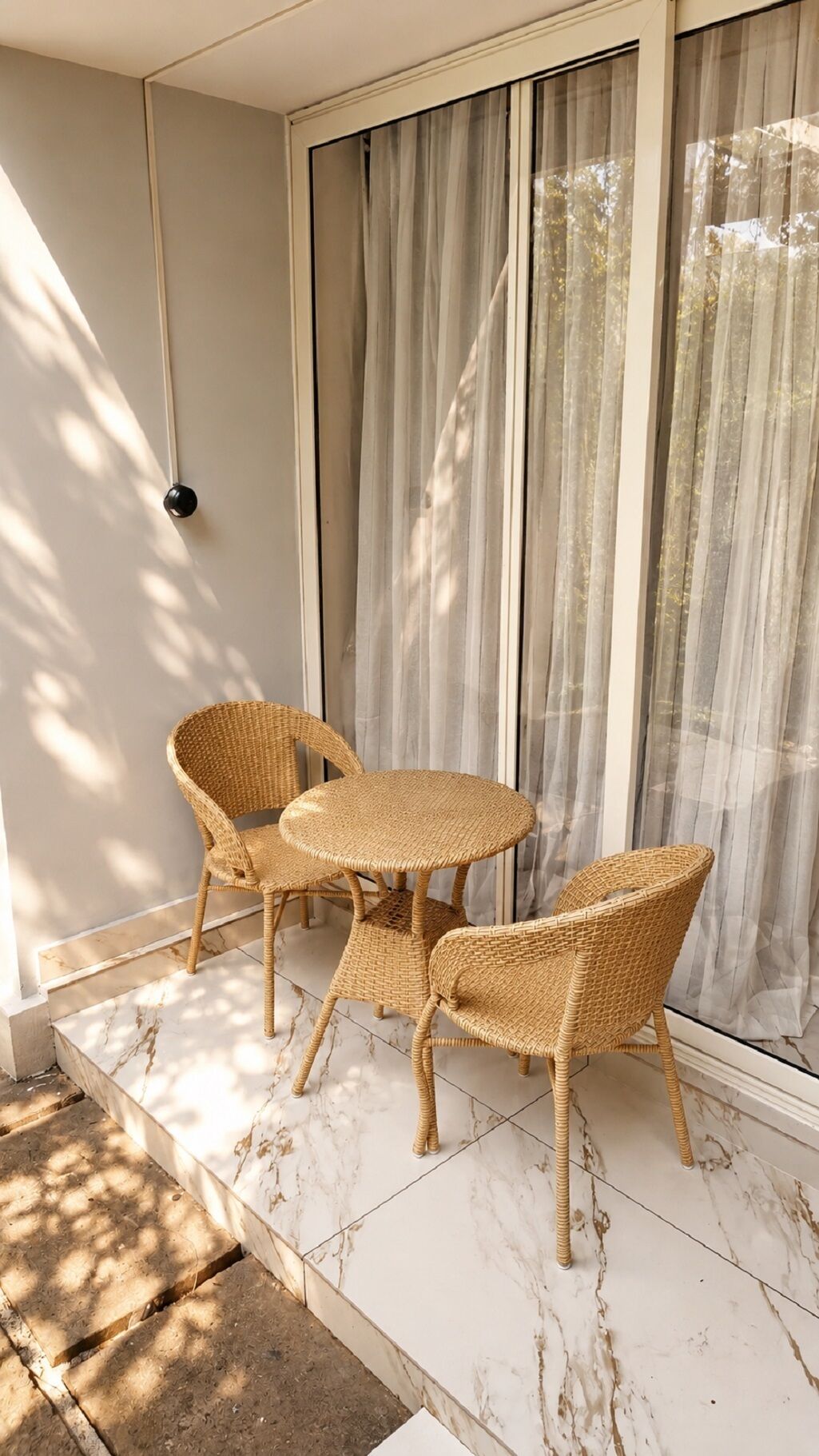 Deluxe-værelse - 1 queensize-seng - terrasse - ved stranden | Udendørs spisemuligheder