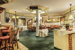 Dining - Sunday Hotel Garmisch Partenkirchen Double Room (Garmisch-Partenkirchen)