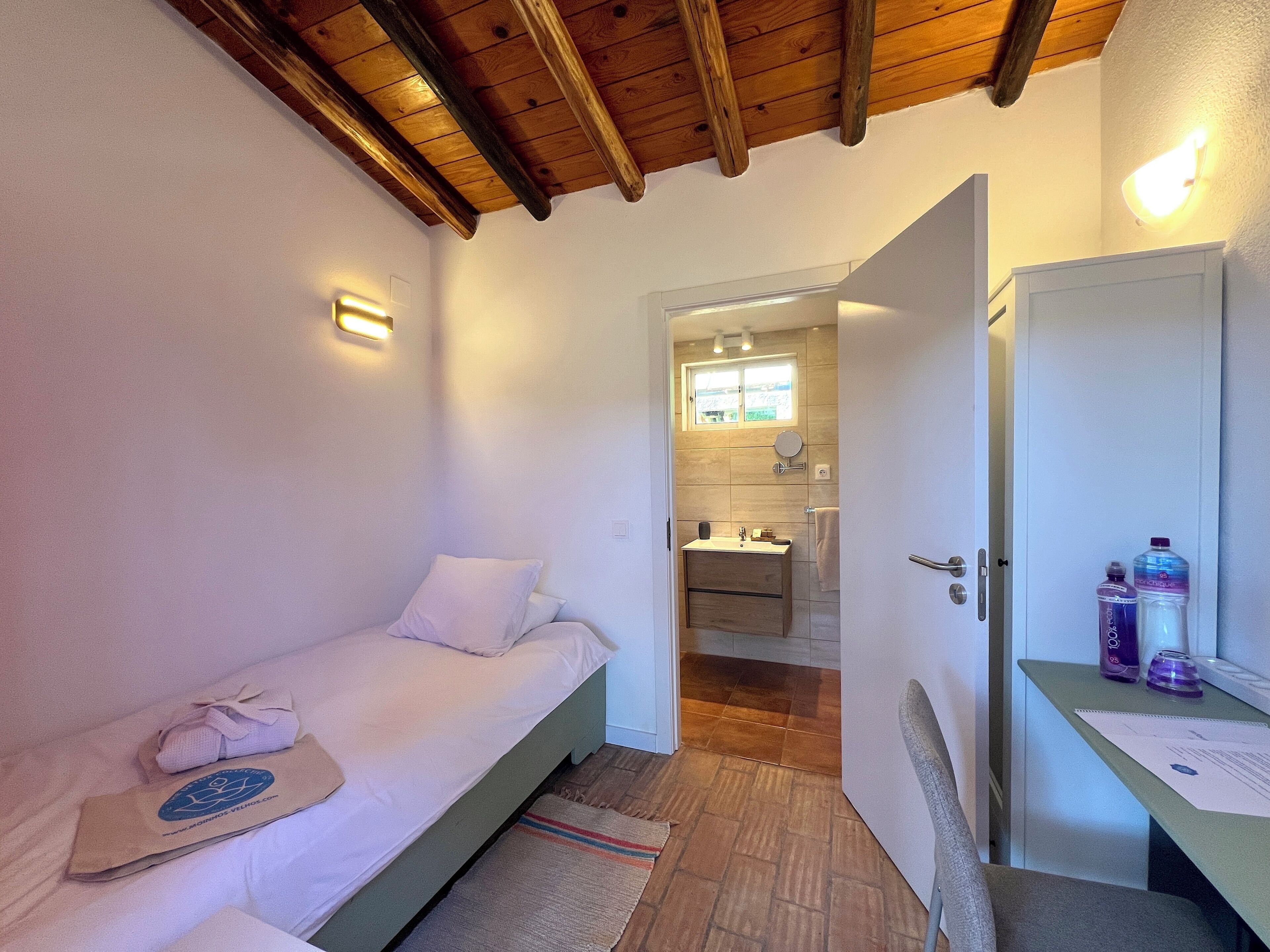Habitación individual estándar, patio, vista a la alberca | Wifi gratis 