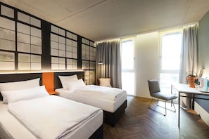 Room - Well-Appointed Superior Twin Room with Workspace (Stuttgart)