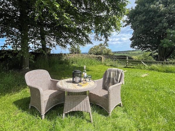 Outdoor dining - 1 bedroom accommodation in Sleights, near Whitby (Sleights, near Whitby)
