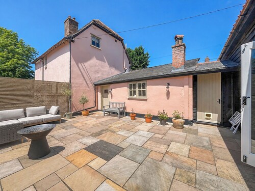 4 bedroom accommodation in Chelsworth