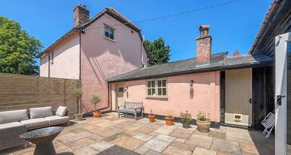 4 bedroom accommodation in Chelsworth