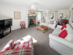 TV, fireplace - 4 bedroom accommodation in Tetford (Tetford)