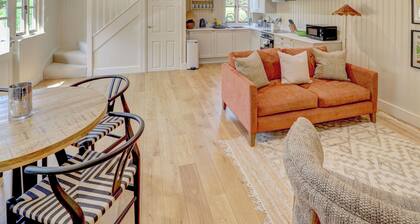 2 bedroom accommodation in Pulborough