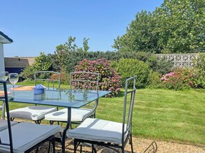 Outdoor dining - 1 bedroom accommodation in Newquay (Newquay)