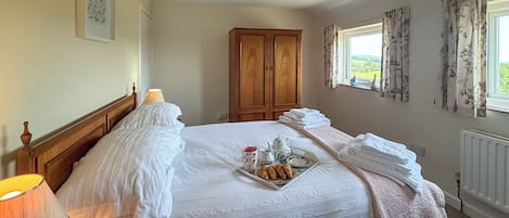 2 bedrooms, WiFi (free), bed sheets
