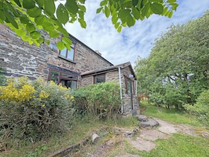 Exterior - Hendre Aled Farmhouse (Llanssannan)