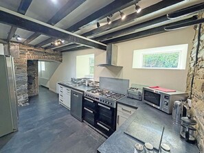 Dishwasher - Hendre Aled Farmhouse (Llanssannan)