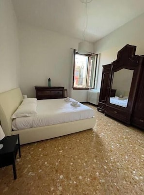 3 bedrooms, WiFi, bed sheets - Cà Luciano (Venice)