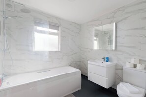 Dusche, Haartrockner, Shampoo