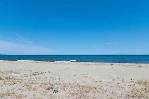 Chambre d’hôtes « Futura 1 - Maison du Futur 1 » à Borgo, à 50 m de la plage