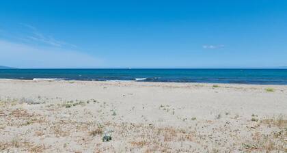 Chambre d’hôtes « Futura 1 - Maison du Futur 1 » à Borgo, à 50 m de la plage
