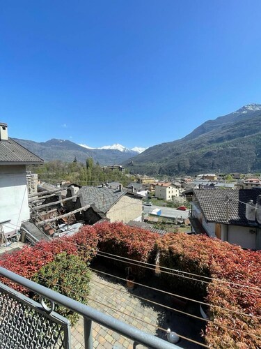 Casa Zio Zeffy Apartment with Mountain View Balcony and Shared Garden
