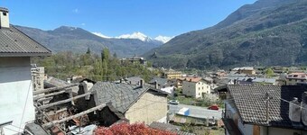 Casa Zio Zeffy Apartment with Mountain View Balcony and Shared Garden