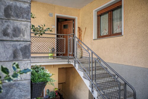 Casa Zio Zeffy Apartment with Mountain View Balcony and Shared Garden