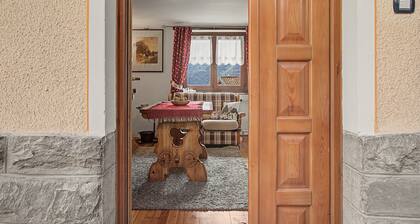 Apartment 'A Casa Di Zia Renny' with Mountain View, Shared Garden and Wi-Fi