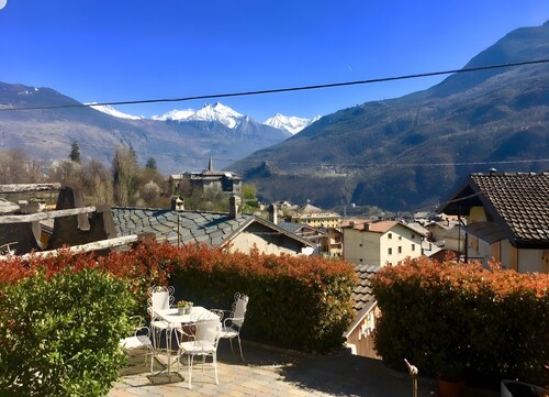 Apartment 'A Casa Di Zia Renny' with Mountain View, Shared Garden and Wi-Fi