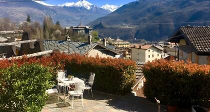Apartment 'A Casa Di Zia Renny' with Mountain View, Shared Garden and Wi-Fi