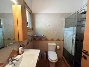 Doccia, asciugacapelli, asciugamani, sapone