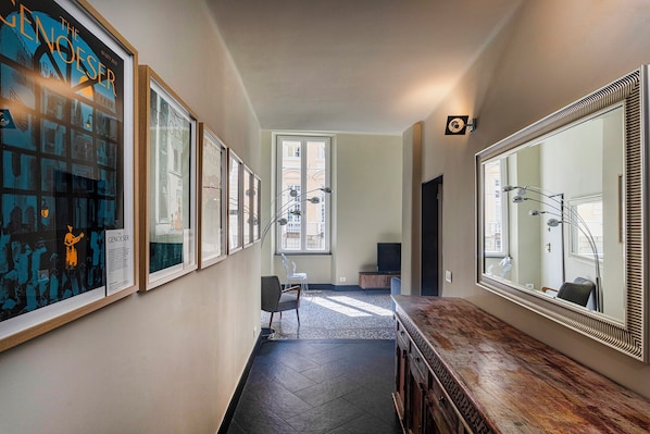 Apartment, Balkon | Wohnbereich | 35-cm-Fernseher mit Digitalempfang