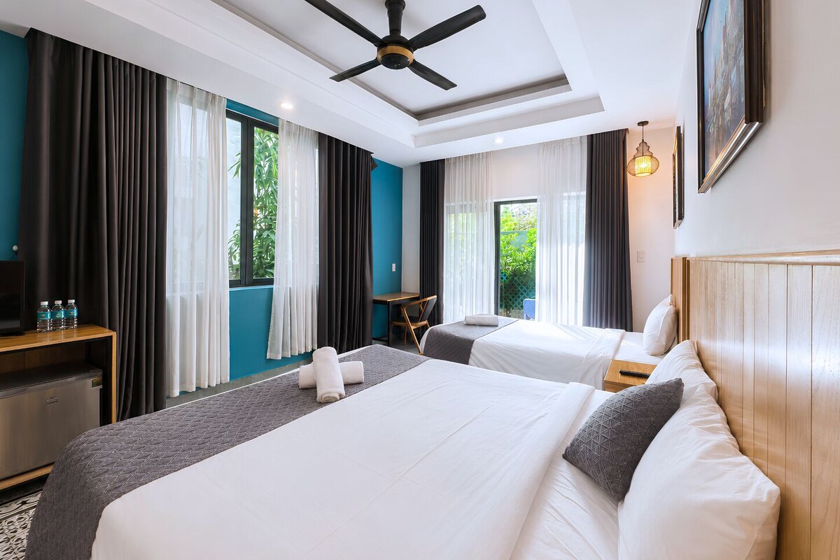 Blackout drapes, soundproofing, WiFi (free)