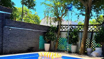 Kolam renang outdoor