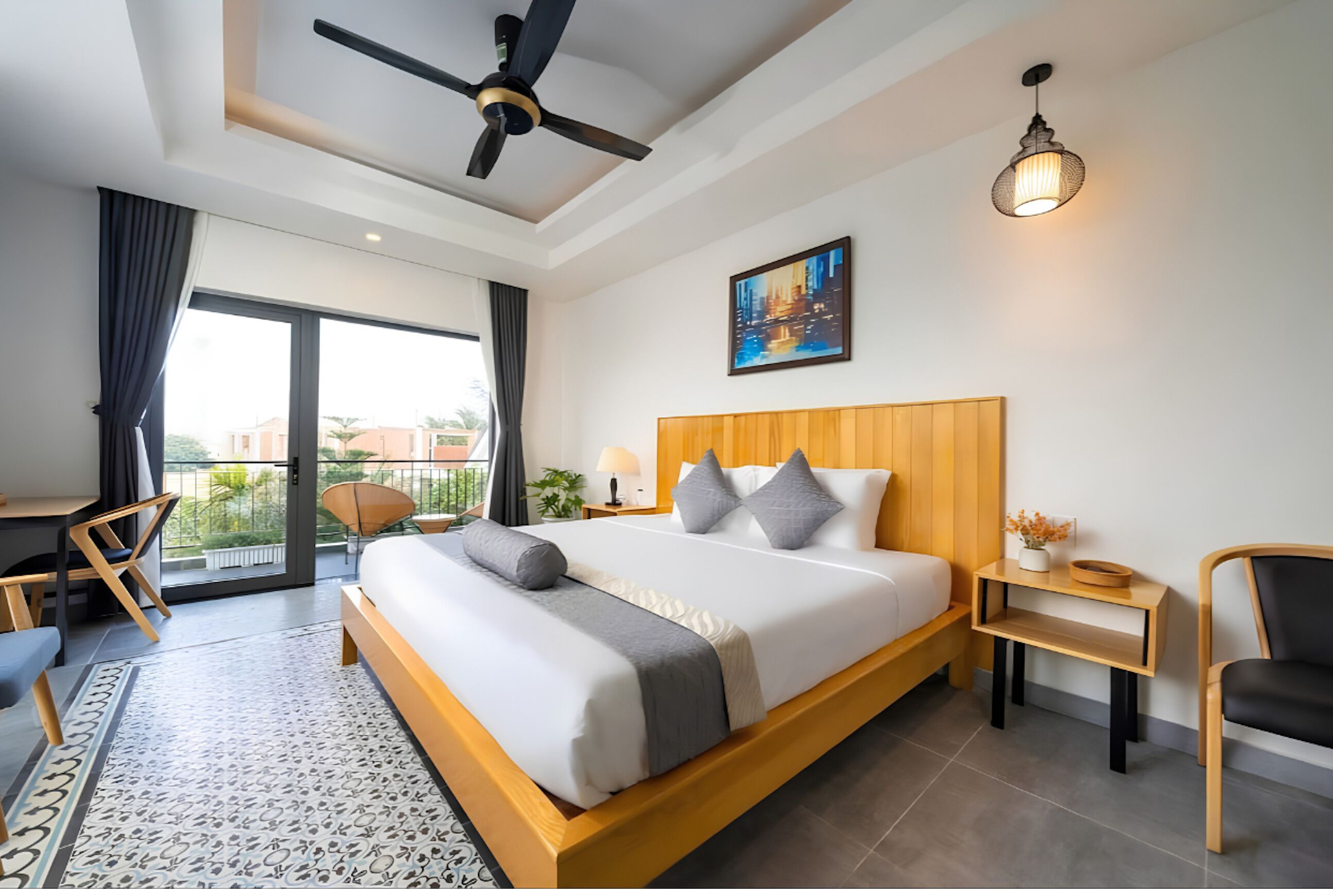 Kamar Deluks, 1 Tempat Tidur King, balkon | Brankas, tirai kedap cahaya, kedap suara, dan Wi-Fi gratis