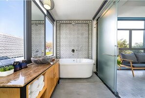 Bathtub, free toiletries, hair dryer, slippers - Summer Beach Villa An Bang (Hoi An Tay)