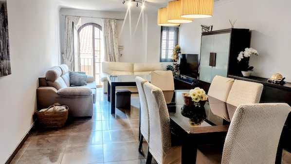 Living area - Apartment 'Sierra Ronda Centro' with Balcony and Air Conditioning (Ronda)