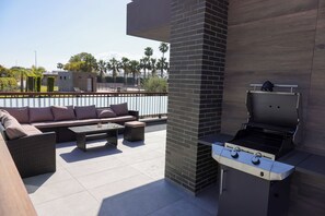 An outdoor patio with a built-in grill, a sofa, and a dining table. - Your vacation apartment with a private hot tub right on the Costa Blanca (VC)