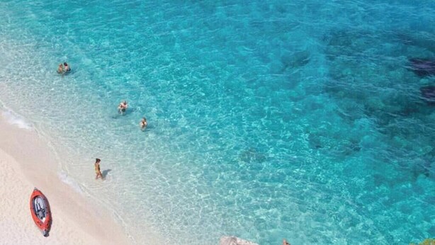 Beach - A rare find in the historic center: ocean view, private parking, and 3 terraces (Orosei)