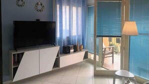 Living area - A rare find in the historic center: ocean view, private parking, and 3 terraces (Orosei)