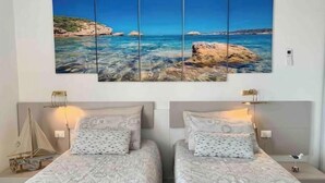 2 bedrooms, iron/ironing board, WiFi, bed sheets - A rare find in the historic center: ocean view, private parking, and 3 terraces (Orosei)