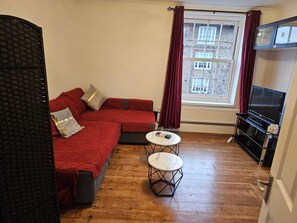 Living area - Stylish Flat Minutes From Central London (London)