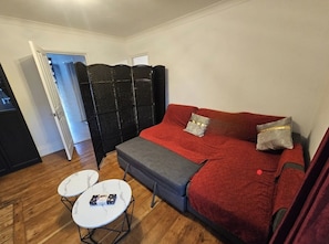 Living area - Stylish Flat Minutes From Central London (London)