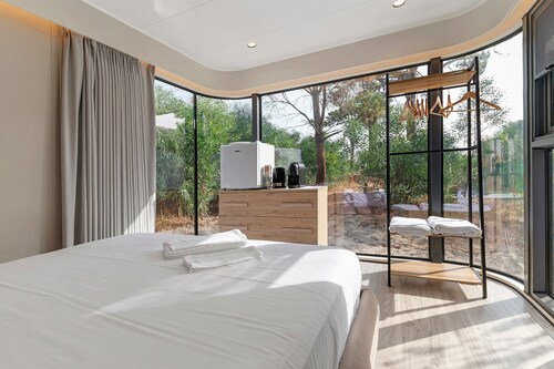 Futura 2 – Guest Room “Maison du Futur 2” in Borgo, 50 m from the Beach