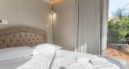 Futura 2 – Guest Room “Maison du Futur 2” in Borgo, 50 m from the Beach