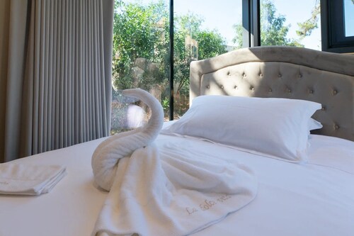 Futura 2 – Guest Room “Maison du Futur 2” in Borgo, 50 m from the Beach