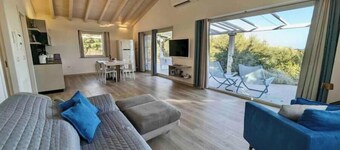 Panoramic Villa with Ocean Views · Complete Privacy · Modern Design