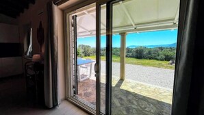 Interior - Villa surrounded by nature · Complete privacy · Views of the sea and mountains (Orosei)