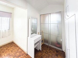 Maison Confort, vue jardin | Intérieur