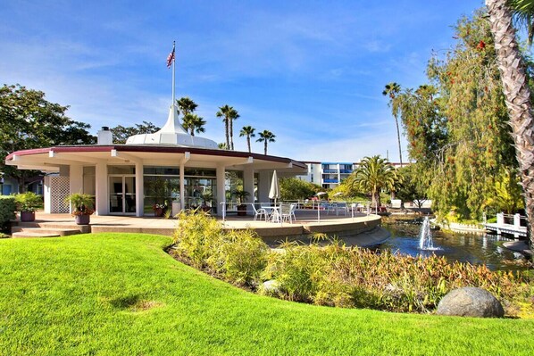 Exterior - 🌴ResortSetting w/Pool close to beach/downtown 🌴 (San Diego)