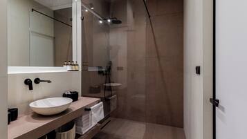 Superior Apartment, Balcony, Garden View (Modern) | Bathroom | Shower, free toiletries, hair dryer, bathrobes