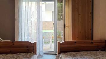 Deluxe Quadruple Room | WiFi (free), bed sheets